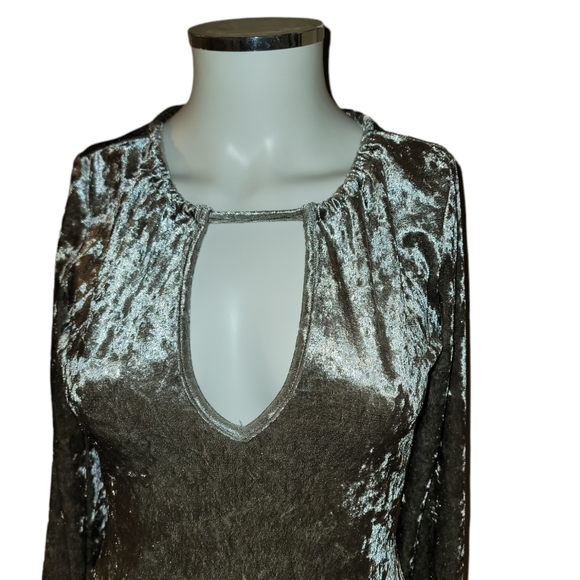 Top - Picture 4 of 15